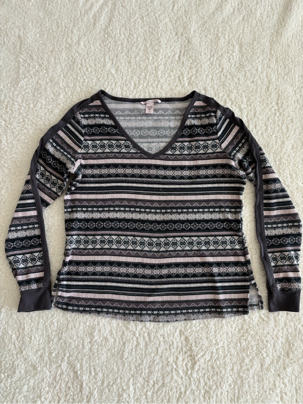 Victoria’s Secret Thermal Top Size M Waffle Knit V-Neck Tribal Print Long Sleeve